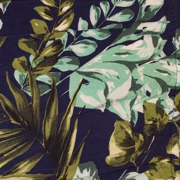 E&M Navy Tropical Leaf Print Spaghetti Strap Romper with Ruffled Hems Size L - Picture 7 of 9